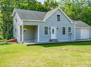 16 May St, Waterboro, ME 04087