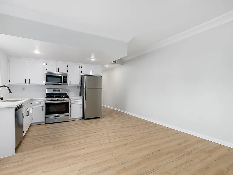 420 Windsor Rd — Photo 45