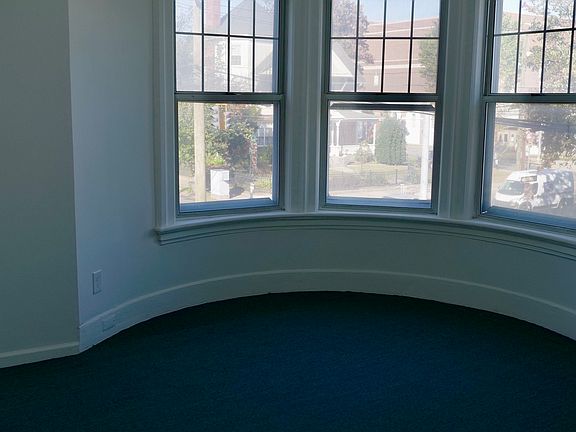 2nd image of 965 Fairfield Ave #2