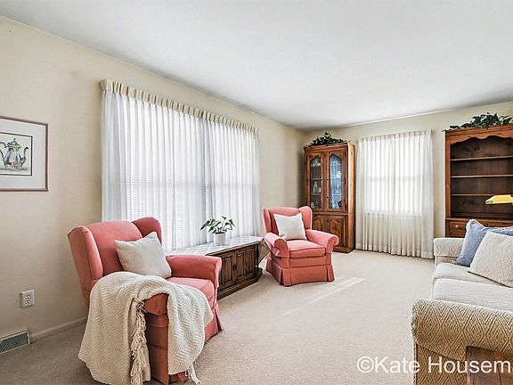5th image of 1921 Camille Dr SE