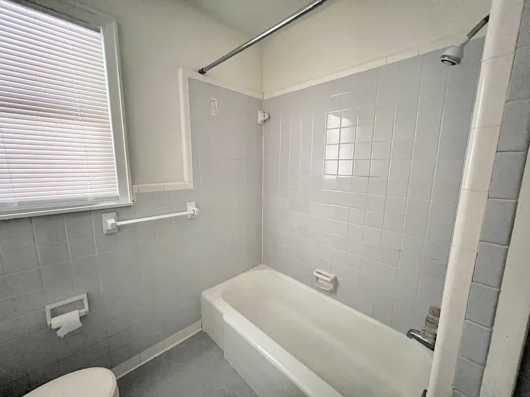 622 N Poplar St #7 — Photo 6