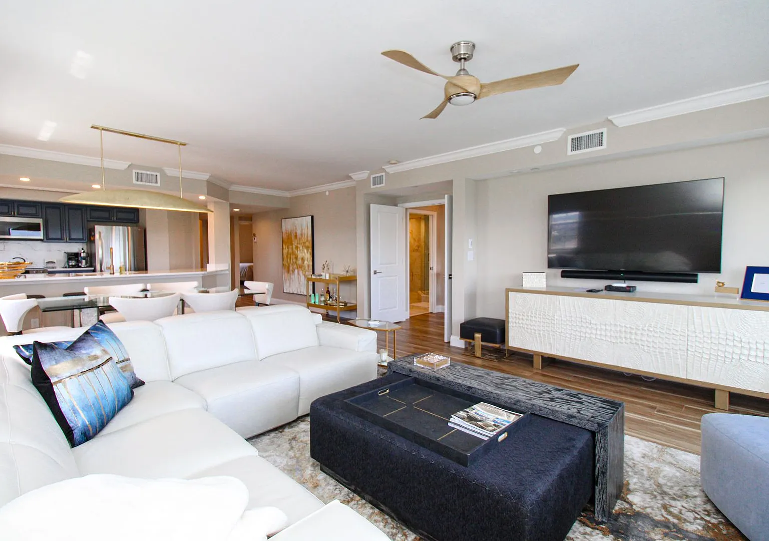 **Vanderbilt Towers**3beds/2baths**Bay Views**Walk To The Beach** — Photo 1