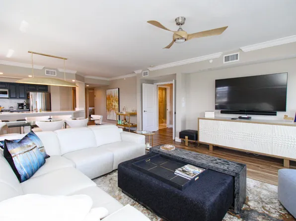 35 Bluebill Ave #B-702, Naples, FL 34108