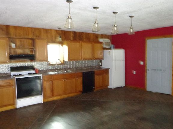 4th image of 204 N Traer St