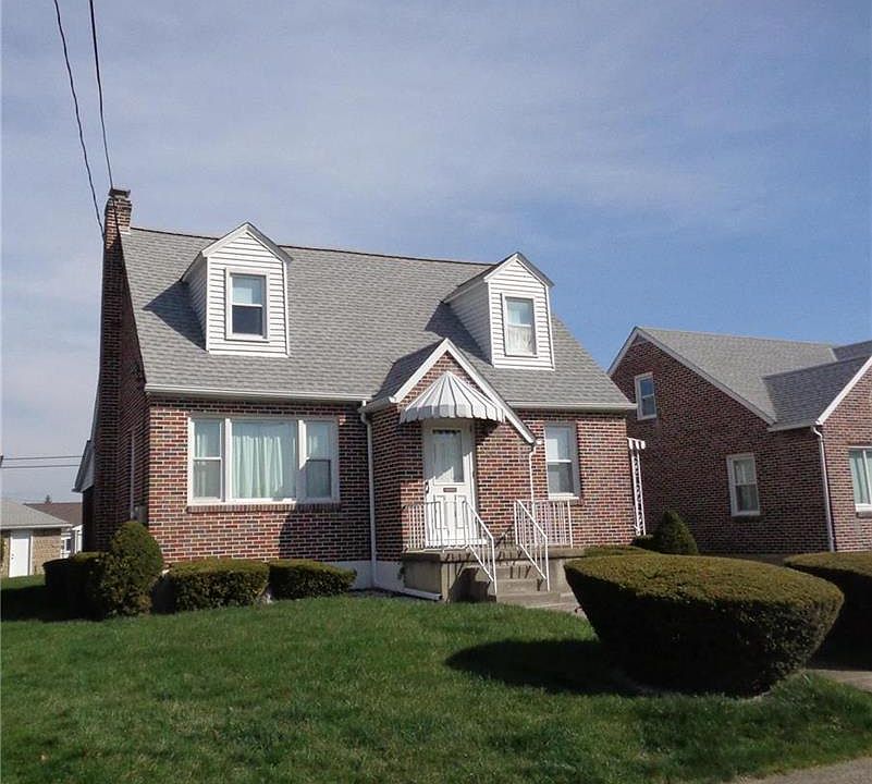 1st image of 465 E 11th St