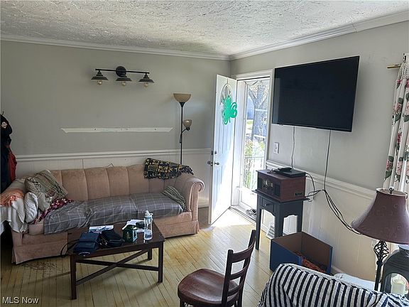 5th image of 626 Cambridge Ave