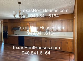 1207 N Reynolds Ave, Throckmorton, TX 76483