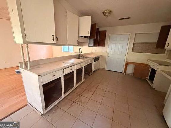 4th image of 73 Amanda Ln SW
