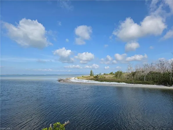 18420 SW Old Pelican Bay DR, FORT MYERS BEACH, FL 33931