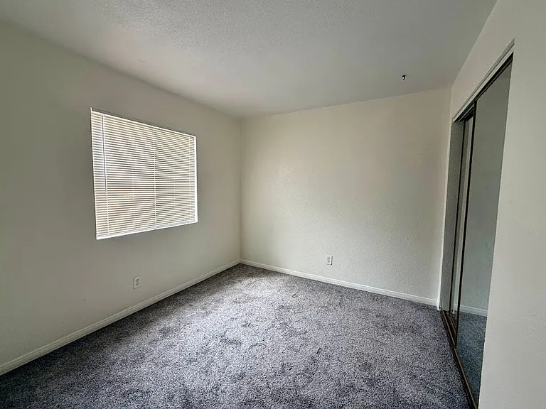 4150-4152 Wilson Ave — Photo 15