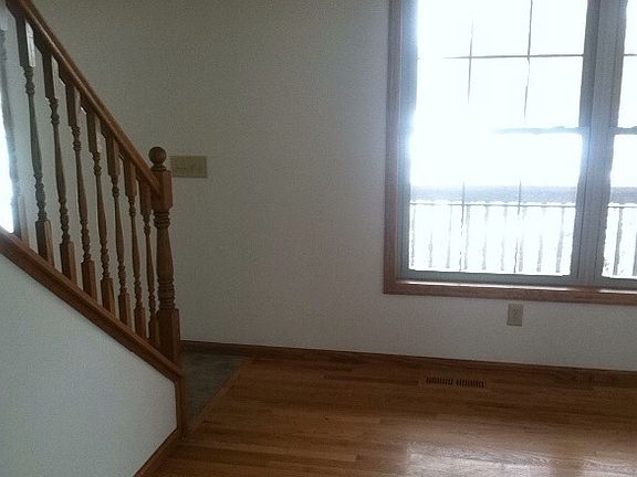 4th image of 5451 Quilley Ave NE
