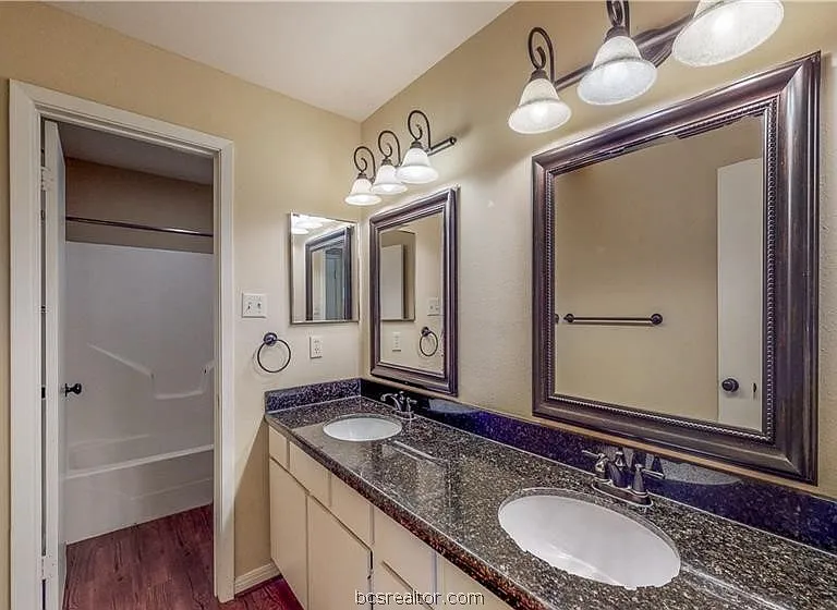 701 Balcones Dr #C — Photo 7