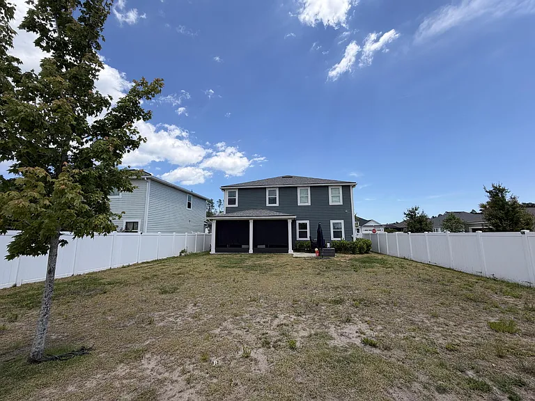 467 Blue Daze St — Photo 3