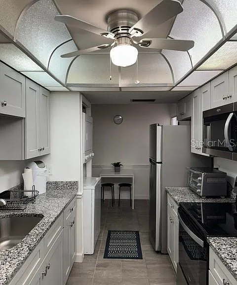 2225 Holden Ave #104 — Photo 21