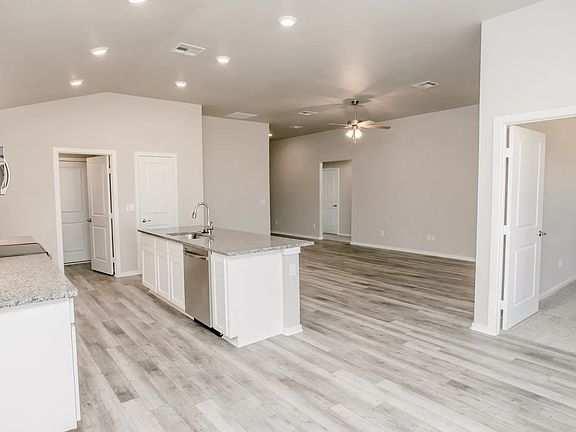 3rd image of 402 31st St