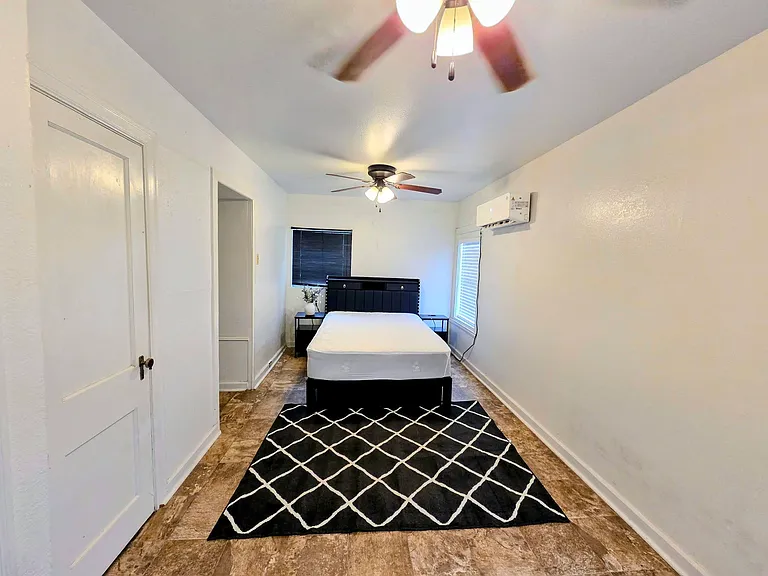 1008 Runnels St — Photo 12