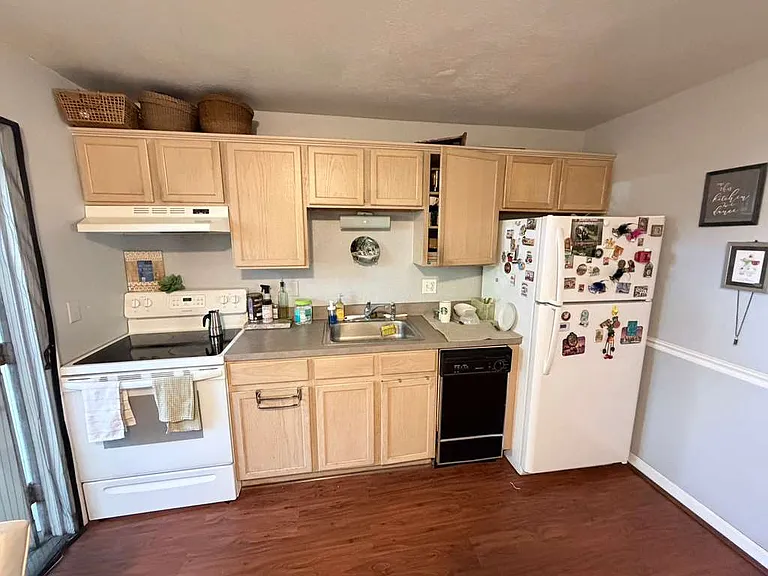 120 E Miller St — Photo 4