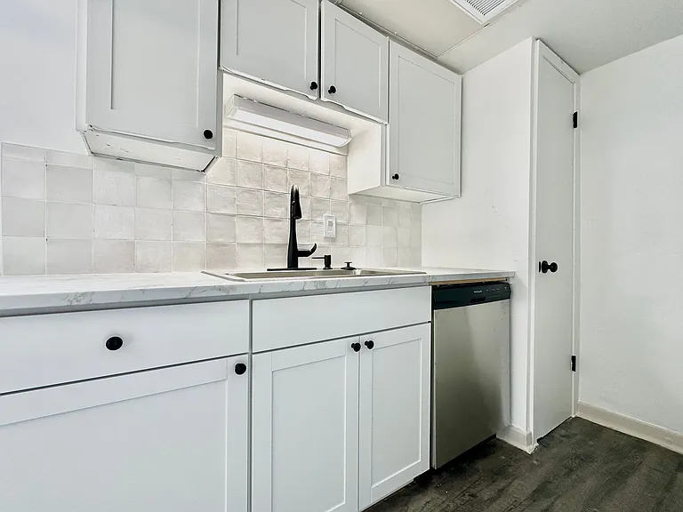 The Campus Edge Apartments — Photo 5