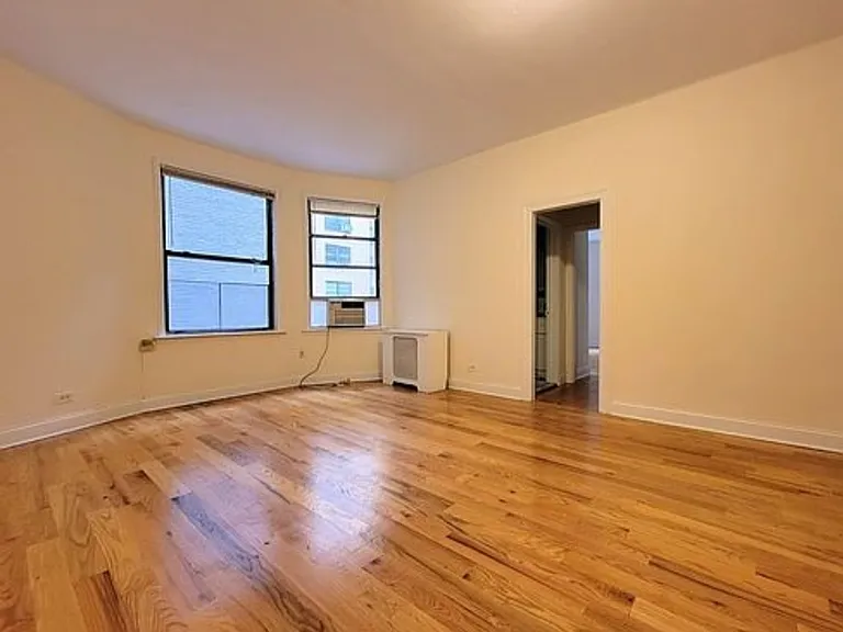 265 W 81st St #8Z — Photo 2