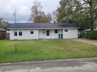 2325 Butler Dr, Orange, TX 77630