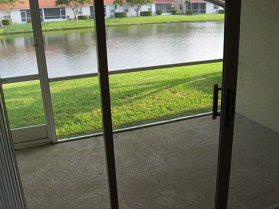 Screened porch /Lake view