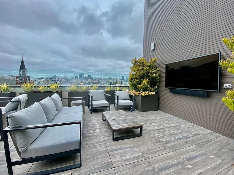 799 S Van Ness Ave — Photo 7