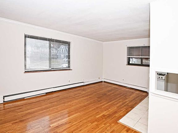 2nd image of 3575 Linwood Ave APT 1