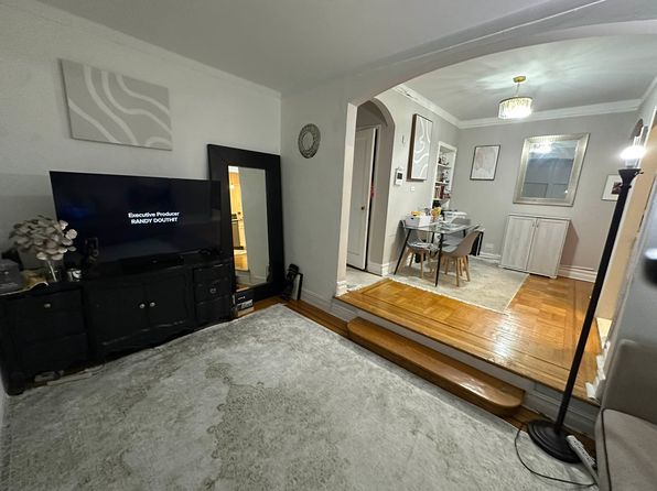 901 Avenue H APT 4M
