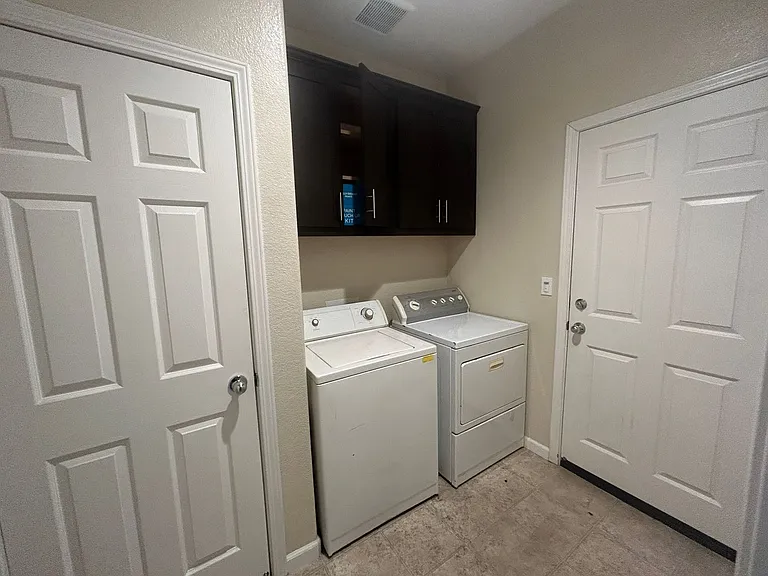 518 Samuel Way — Photo 9