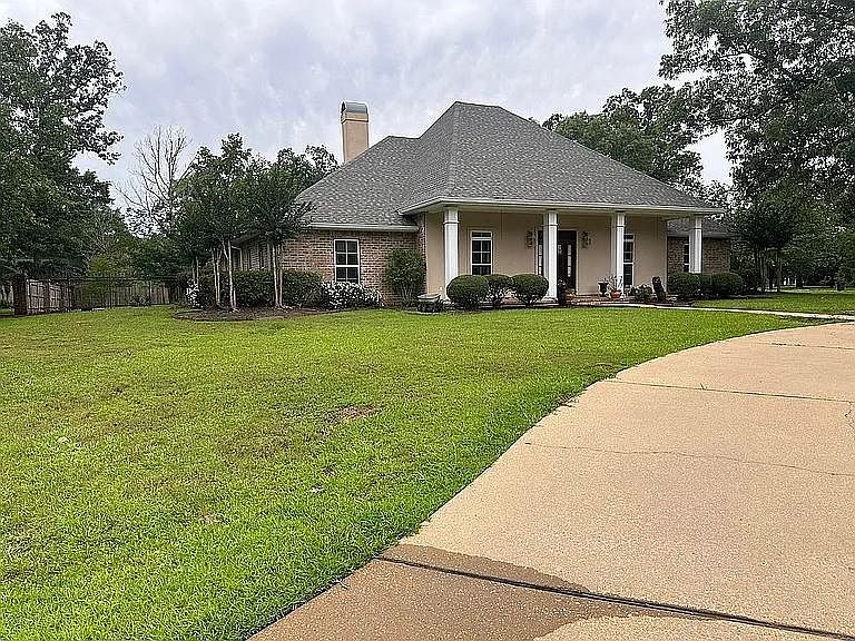 1st image of 1294 Lake Dr
