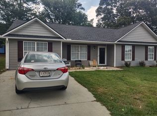 744 Cannonsburg Dr, Duncan, SC 29334