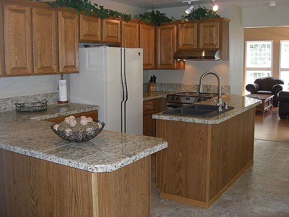 Updated Main Kitchen with Granit Counters