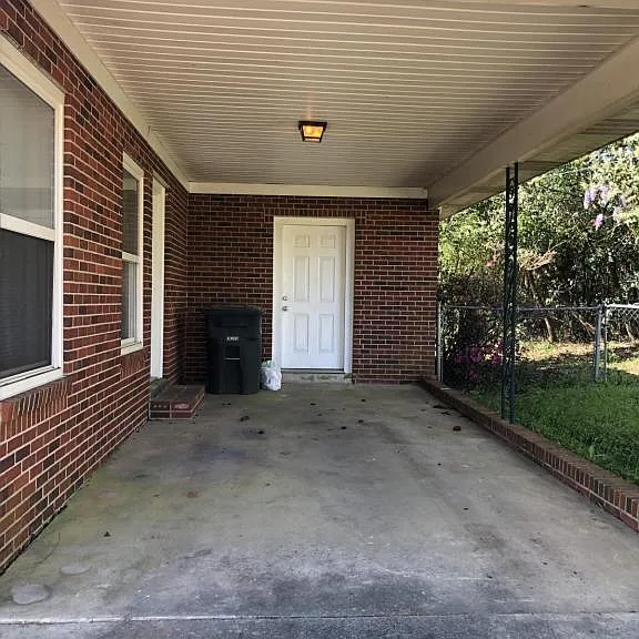 1103 W College St — Photo 2