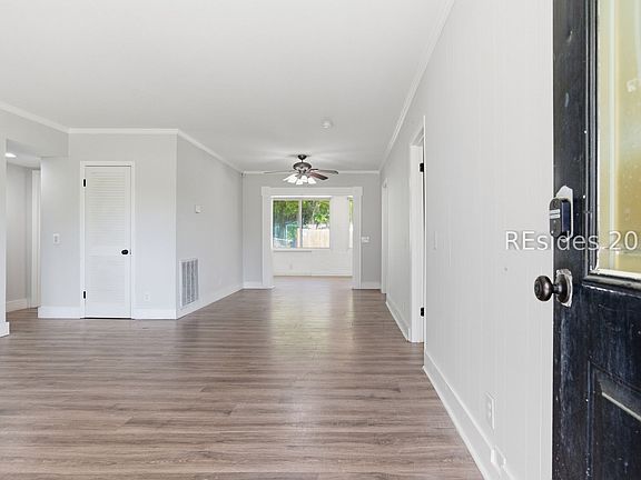 2nd image of 3014 Shell Point Rd