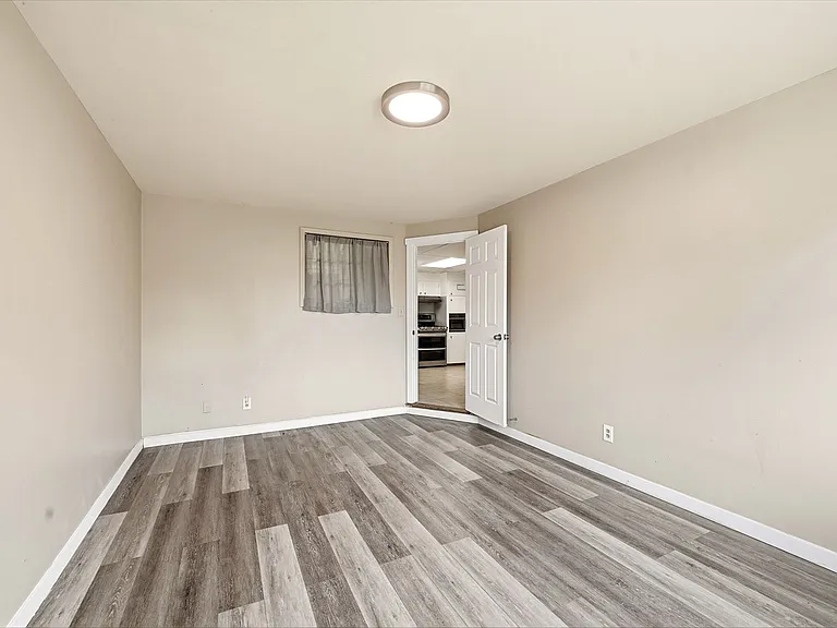 1275 W 4th Ave — Photo 11
