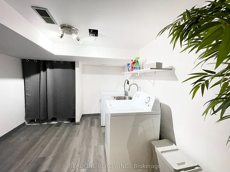 290 Westcourt Pl — Photo 31