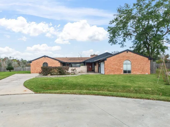 3103 Green Leaf Ln, La Porte, TX 77571