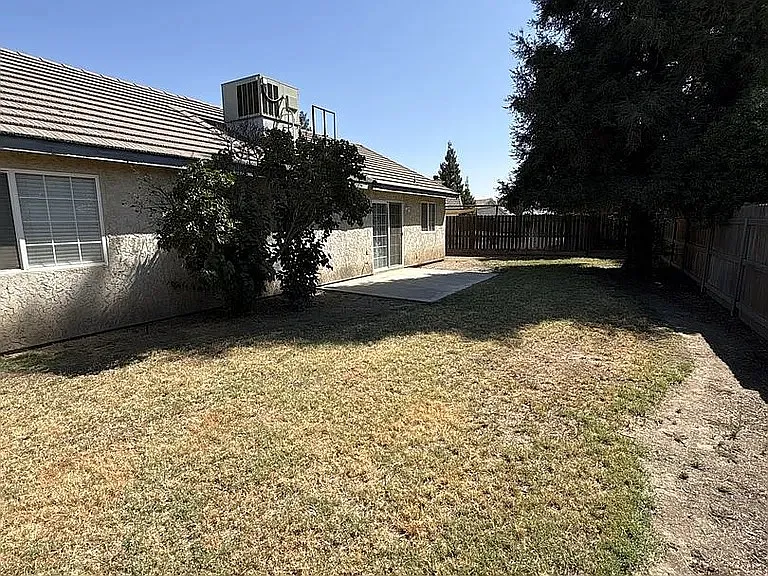 4043 Fotos Ct — Photo 2