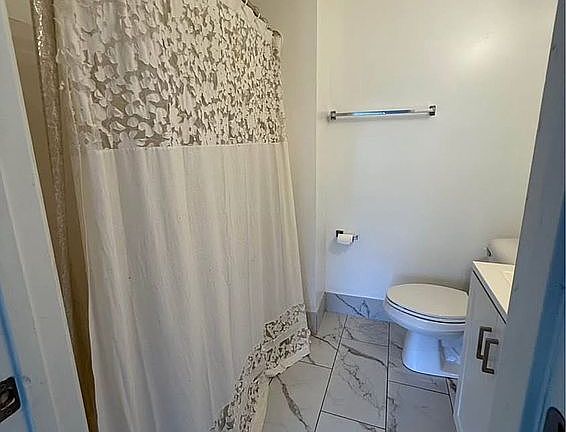 5th image of 102 Oak Valley Cir