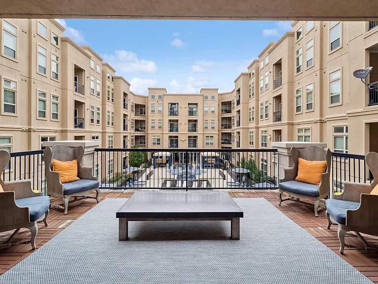 Ridgegate_amenity_lbrary outdoor lounge