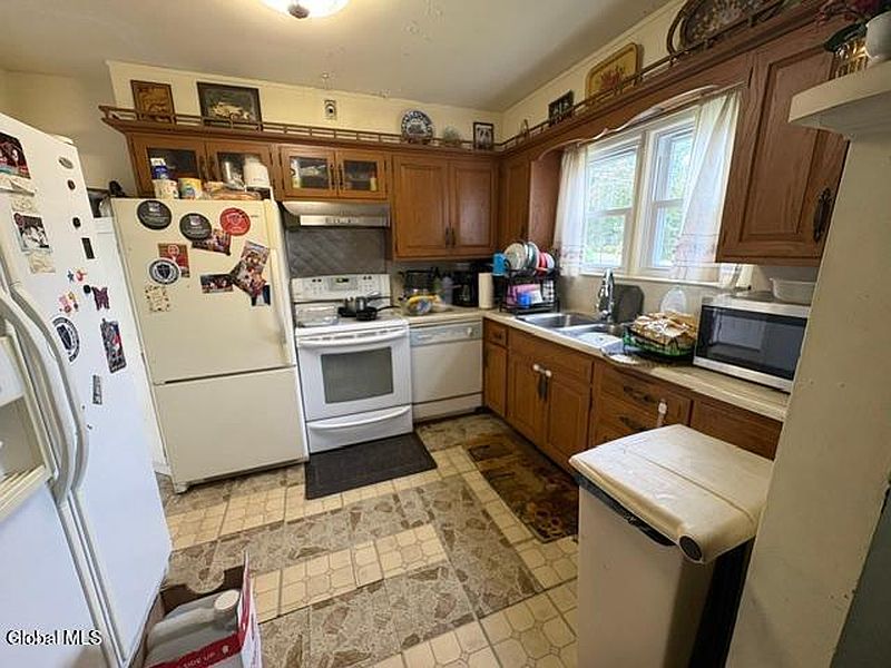 4th image of 75 College Avenue