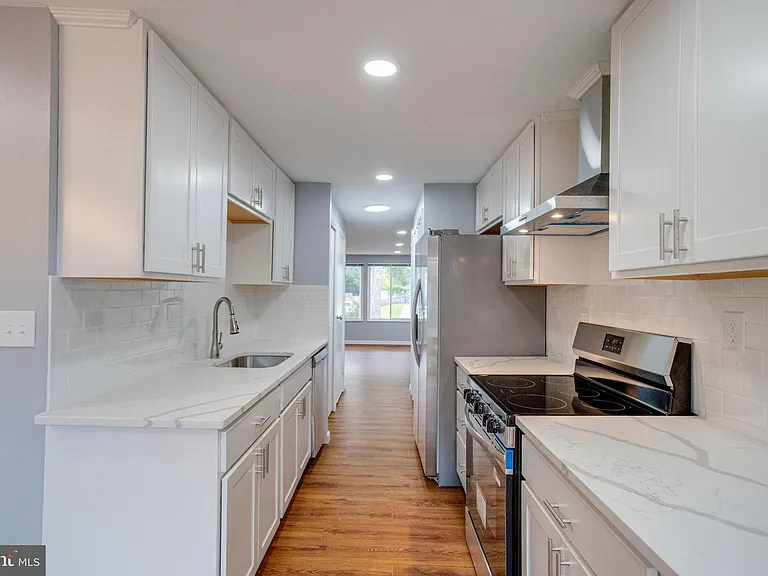 1359 Raleigh Dr — Photo 15