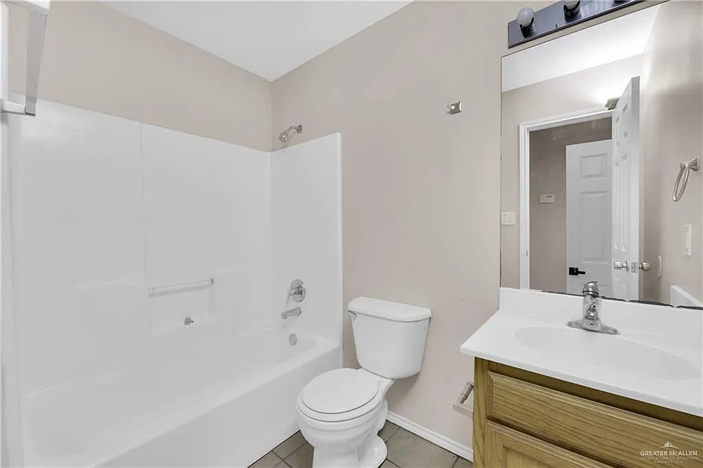 2 bed, 2.0 bath, 3804 sqft, $795 — Photo 4