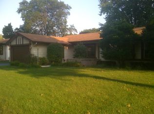153 Brandywine Ave, Elk Grove Village, IL 60007