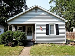 605 E Cleveland St, Taylorville, IL 62568