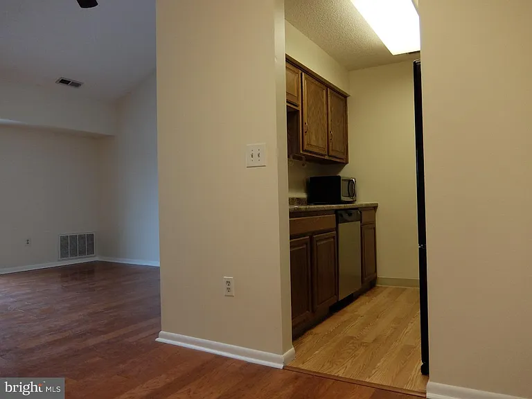 4906 Ravens Crest Dr — Photo 6