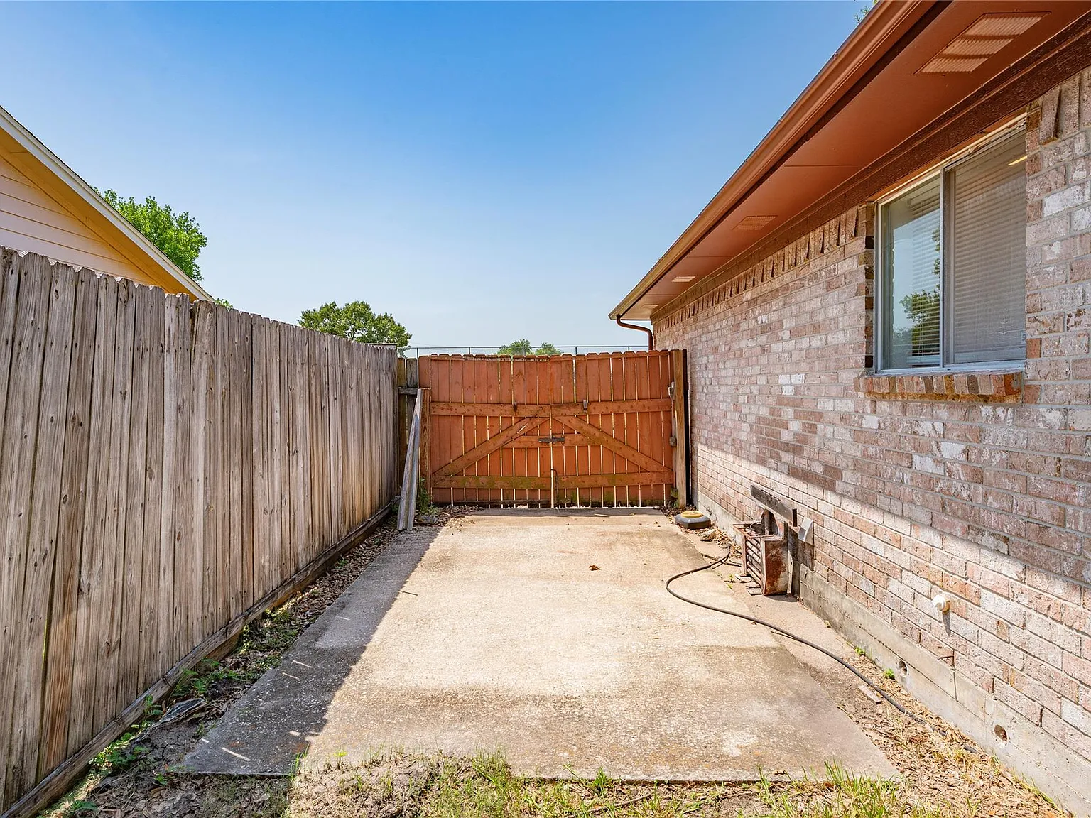 3 bed, 2.0 bath, 1450 sqft, $2,000 — Photo 4