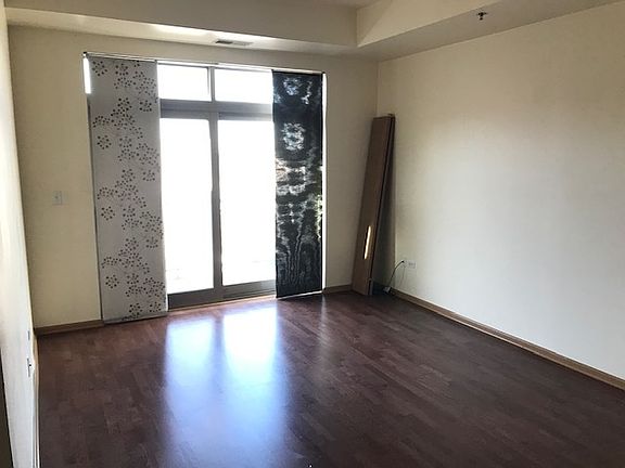 3rd image of 2322 S Canal St Unit 708