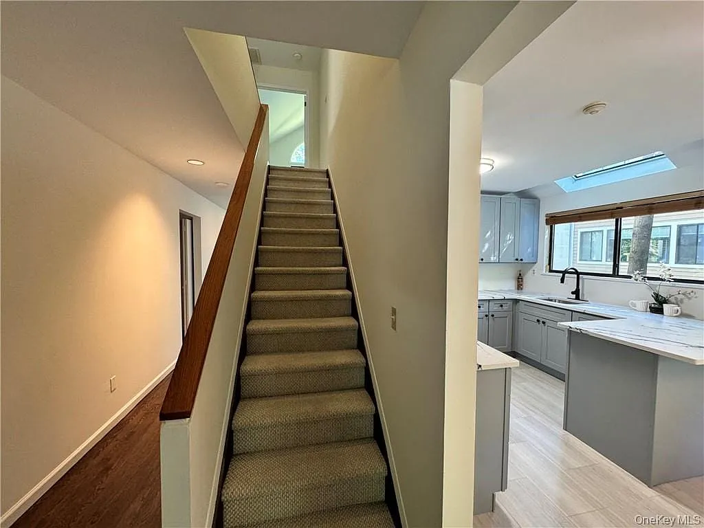 3 bed, 2.5 bath, 1553 sqft, $5,900 — Photo 3