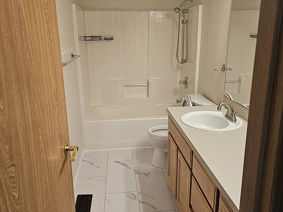 5th image of 10535 Farwest Ct SE